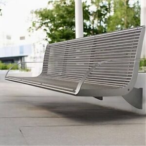 Parkbänke im Außenbereich